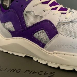 NWT Origin Low Arch Runner Fence Sneakers